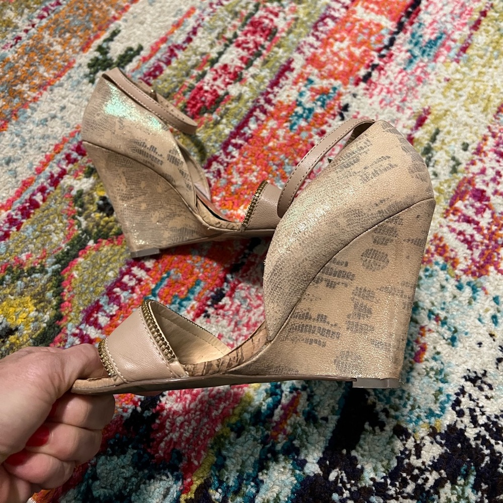 Snake print heels with metallic detail. Size 7, GUC & so comfy!